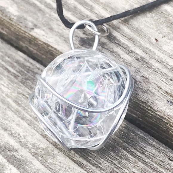 Fashion Jewelry Jewelry - BOGO💫Clear Crackled Glass Gem Necklace